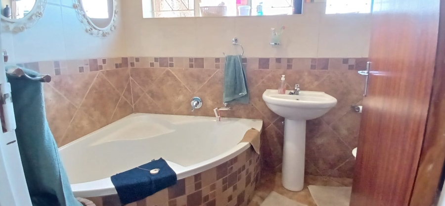 To Let 3 Bedroom Property for Rent in Morelig Free State